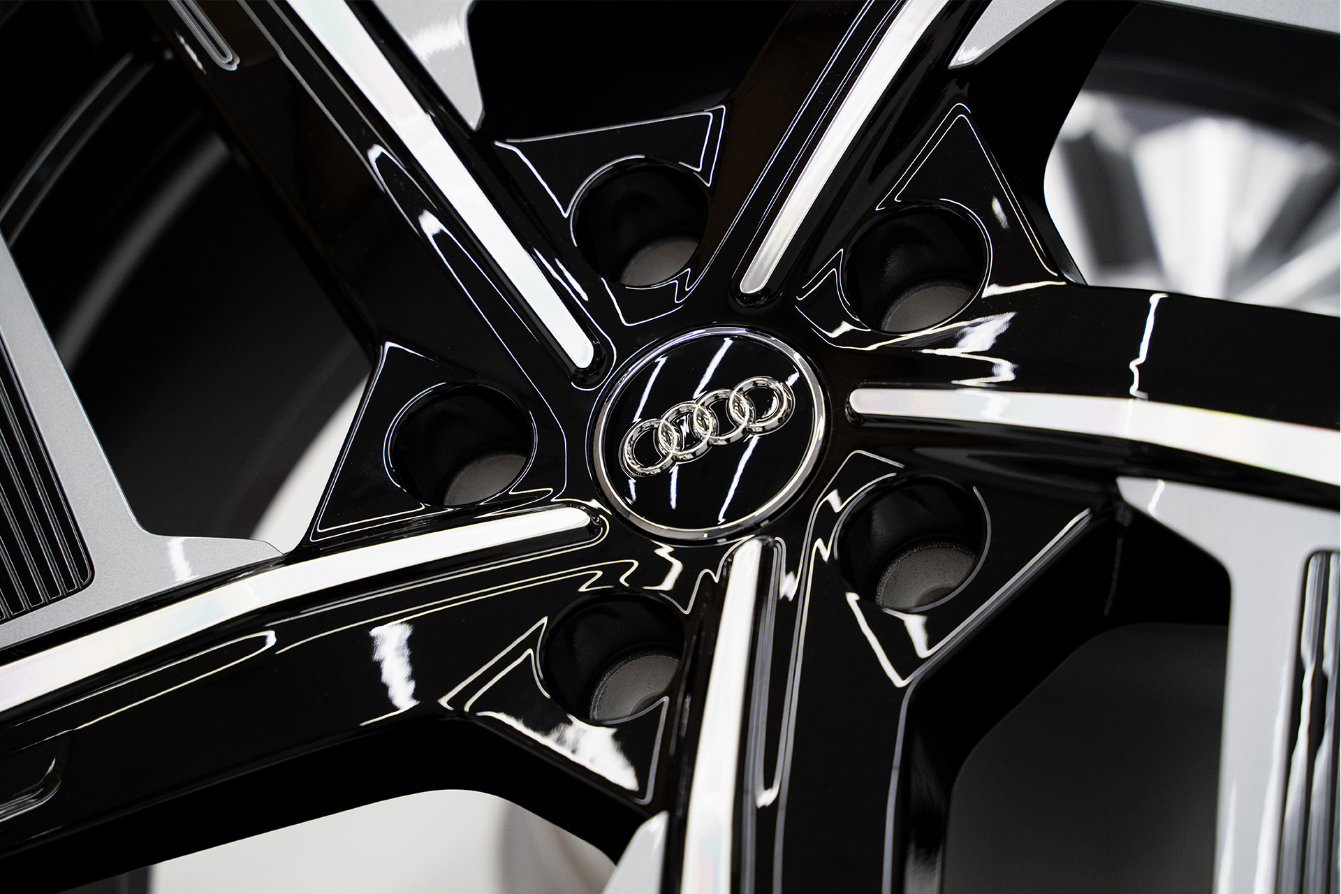 Detailed illustration of the Audi aero wheel.