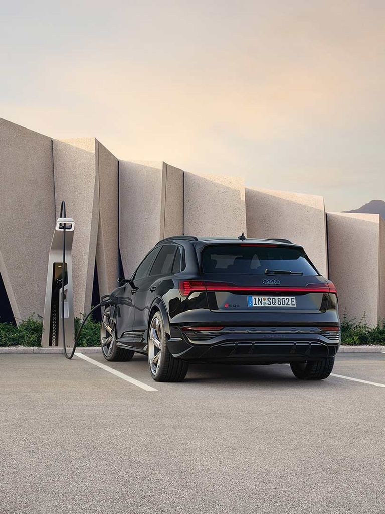 Rear view charging situation Audi SQ8 e-tron