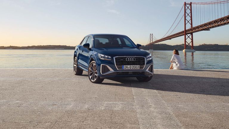 Front sideview Audi Q2